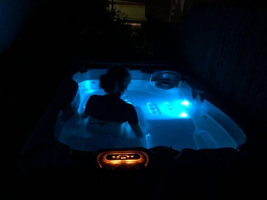 Logement Dans Un Lieu Calme Et Verdoyant A Proximite De Tout Avec Jacuzzi!!! 巴斯特尔 外观 照片