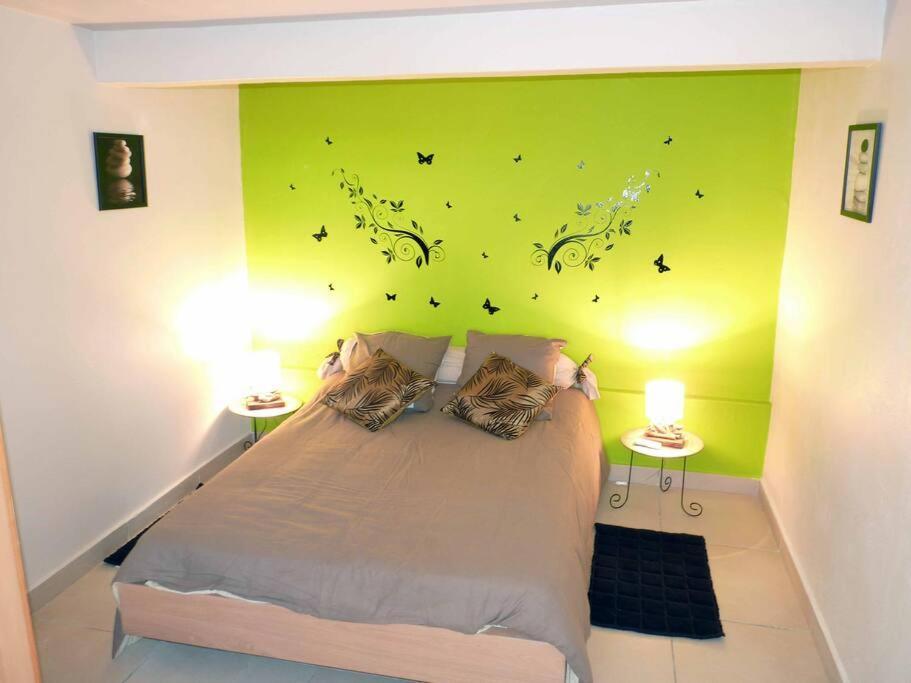 Logement Dans Un Lieu Calme Et Verdoyant A Proximite De Tout Avec Jacuzzi!!! 巴斯特尔 外观 照片