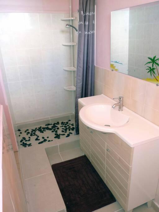 Logement Dans Un Lieu Calme Et Verdoyant A Proximite De Tout Avec Jacuzzi!!! 巴斯特尔 外观 照片